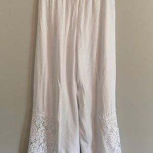 New Directions White Wide leg pants w/ crochet
